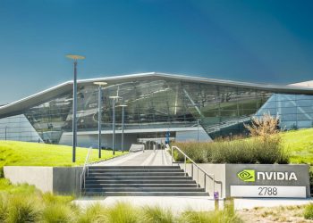 Nvidia hit a new record high, but the Bin is “numb”! The fund manager is shorting the Nasdaq 100ETF three times. What happened?