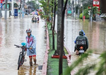 Scorched Earth: Global Economies Under Siege by Extreme Weather Phenomena