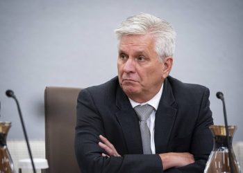 Fed Governor Waller Advocates for Prudent Rate Cuts Amid Economic Vigor