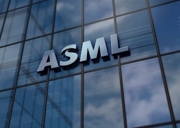 ASML Faces Financial Turbulence as Sales Forecasts Disappoint