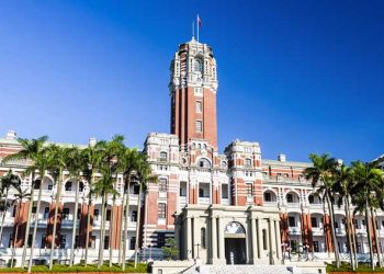 Should Governments Be Doing More to Regulate the Tech Industry?