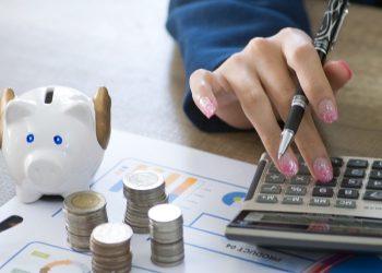 How Experts Interpret Current Market Volatility and Investment Opportunities