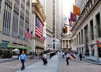 Navigating the Energy Crisis: How Can the U.S. and Europe Achieve a Sustainable Energy Transition?