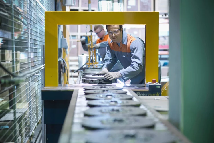 Are TikTok Gold-Bar Trends in India Forewarning of a 2025 Rupee-Fed Dissonance?