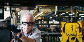 The U.S. Manufacturing Index is Showing Signs of Rebound: A Short-Term Bounce or a Structural Recovery?