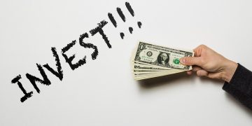 What Do Swings in Interest Rate Futures Signal? How Should Investors Position Themselves Ahead?